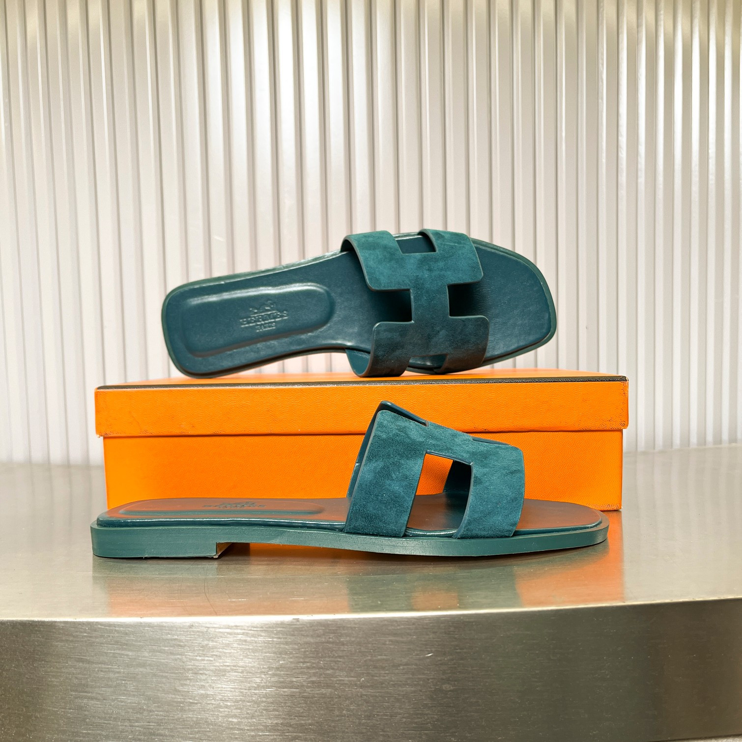 UA Hermès Oran sandal