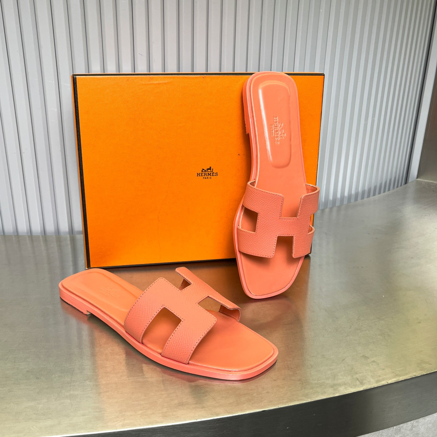UA Hermès Oran sandal