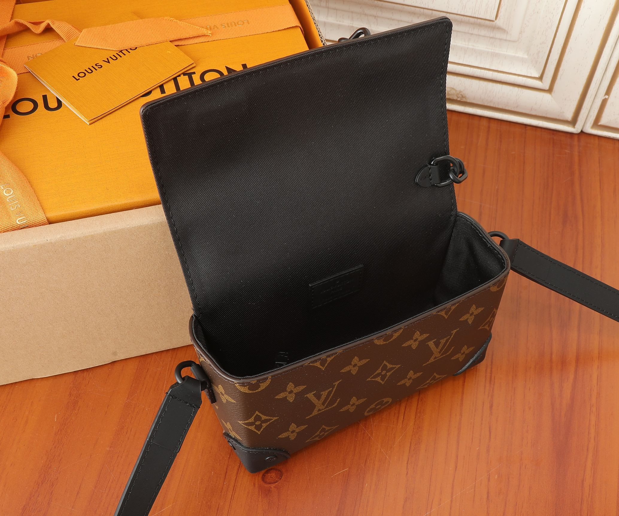 LV Steamer Wearable Wallet M83613 7.1 x 4.3 x 2.6 inches