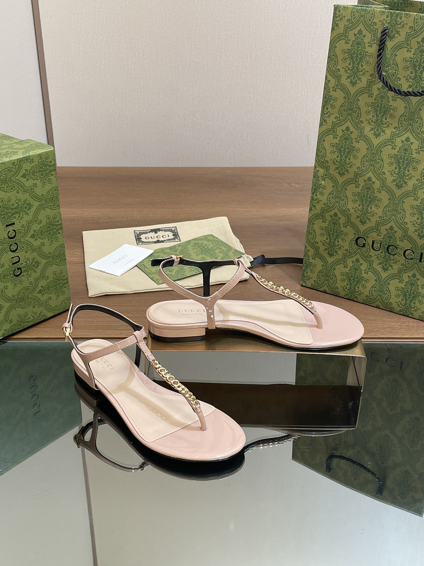 ua G*u*i signoria thong sandal