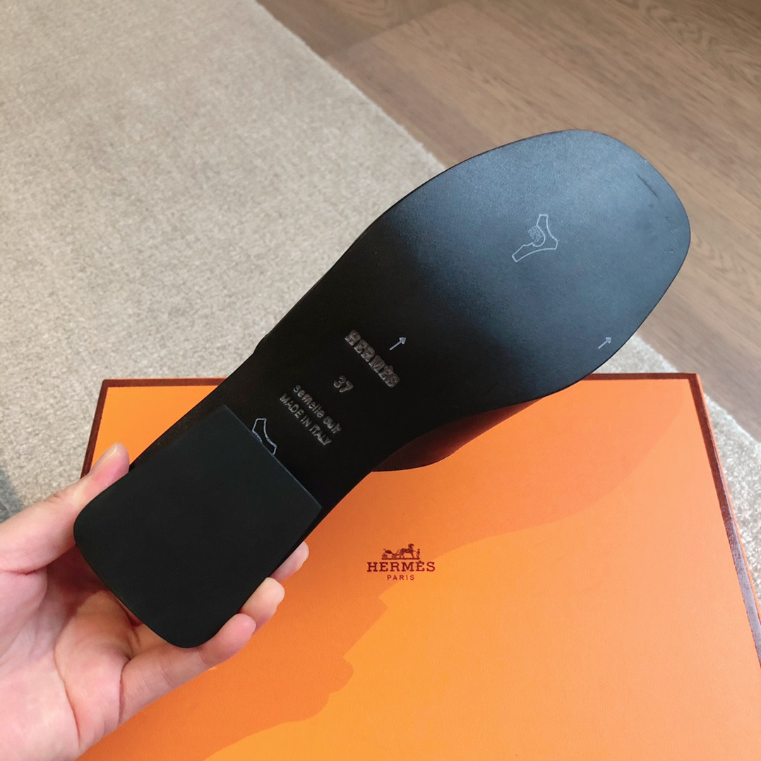 UA Hermès Isle sandal