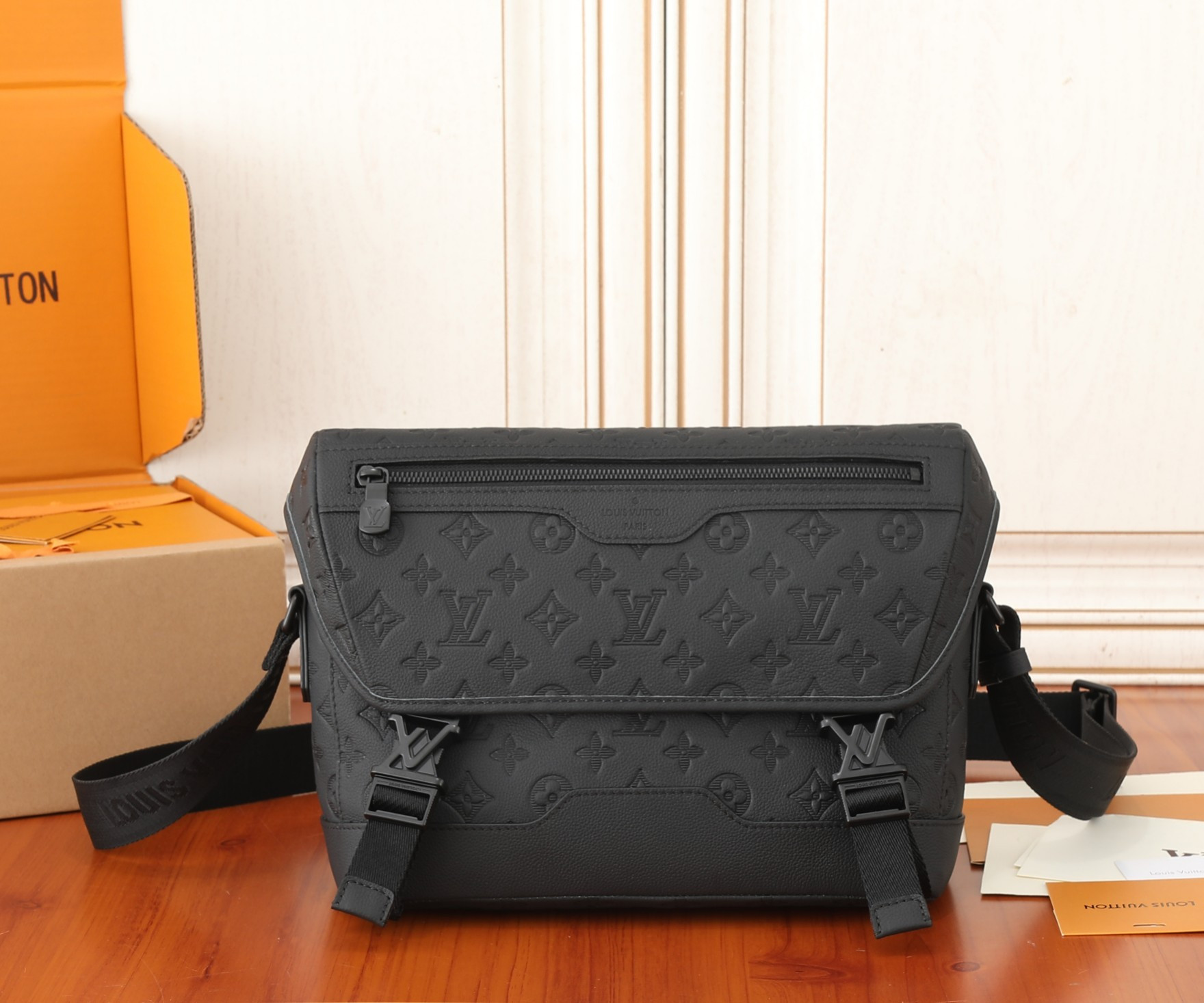 LV Messenger Voyager PM M25121 33x22.5x11CM