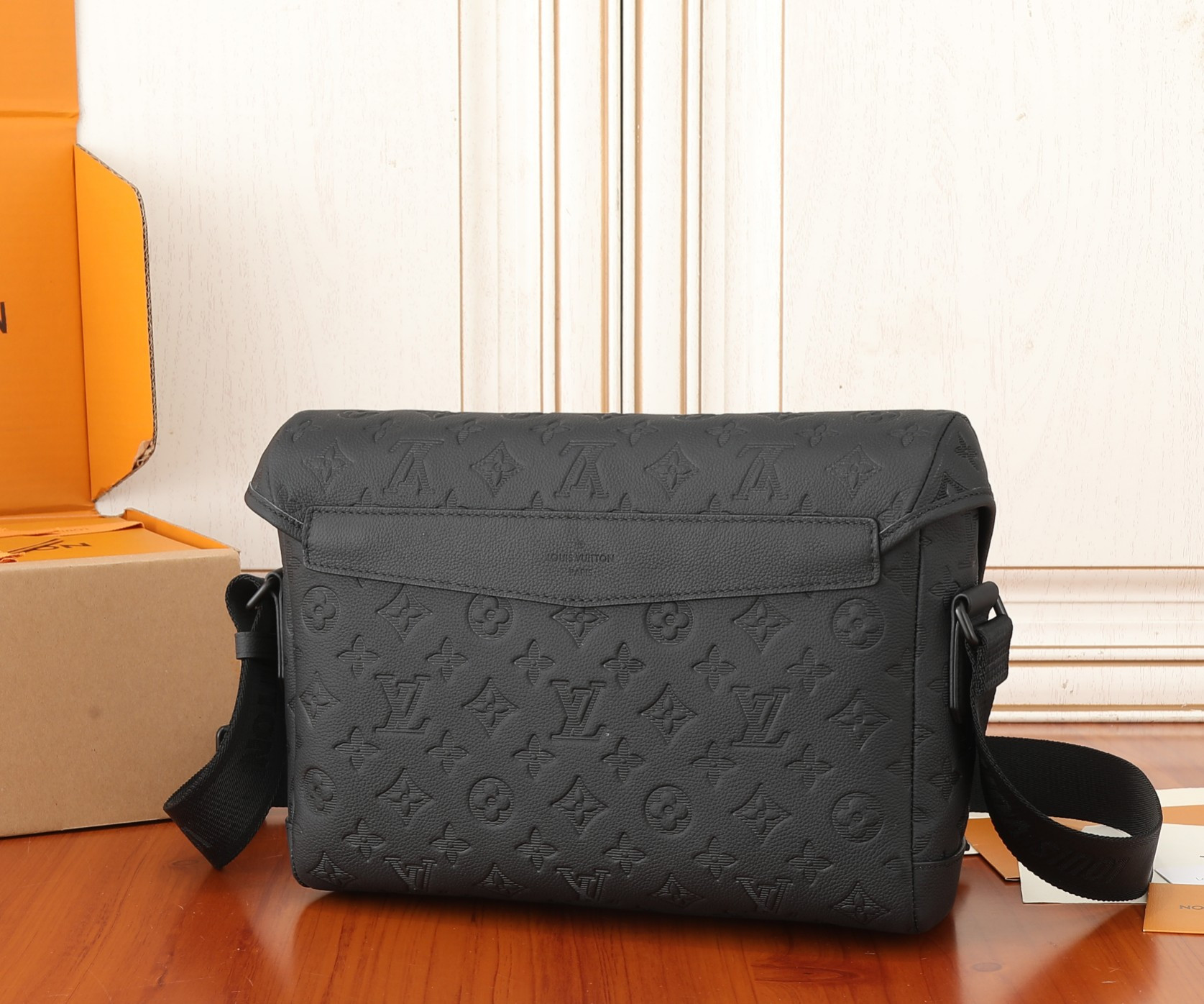 LV Messenger Voyager PM M25121 33x22.5x11CM