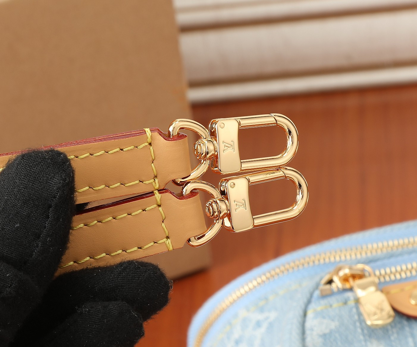 LV Mini Bumbag M83353 17x12x9.5CM