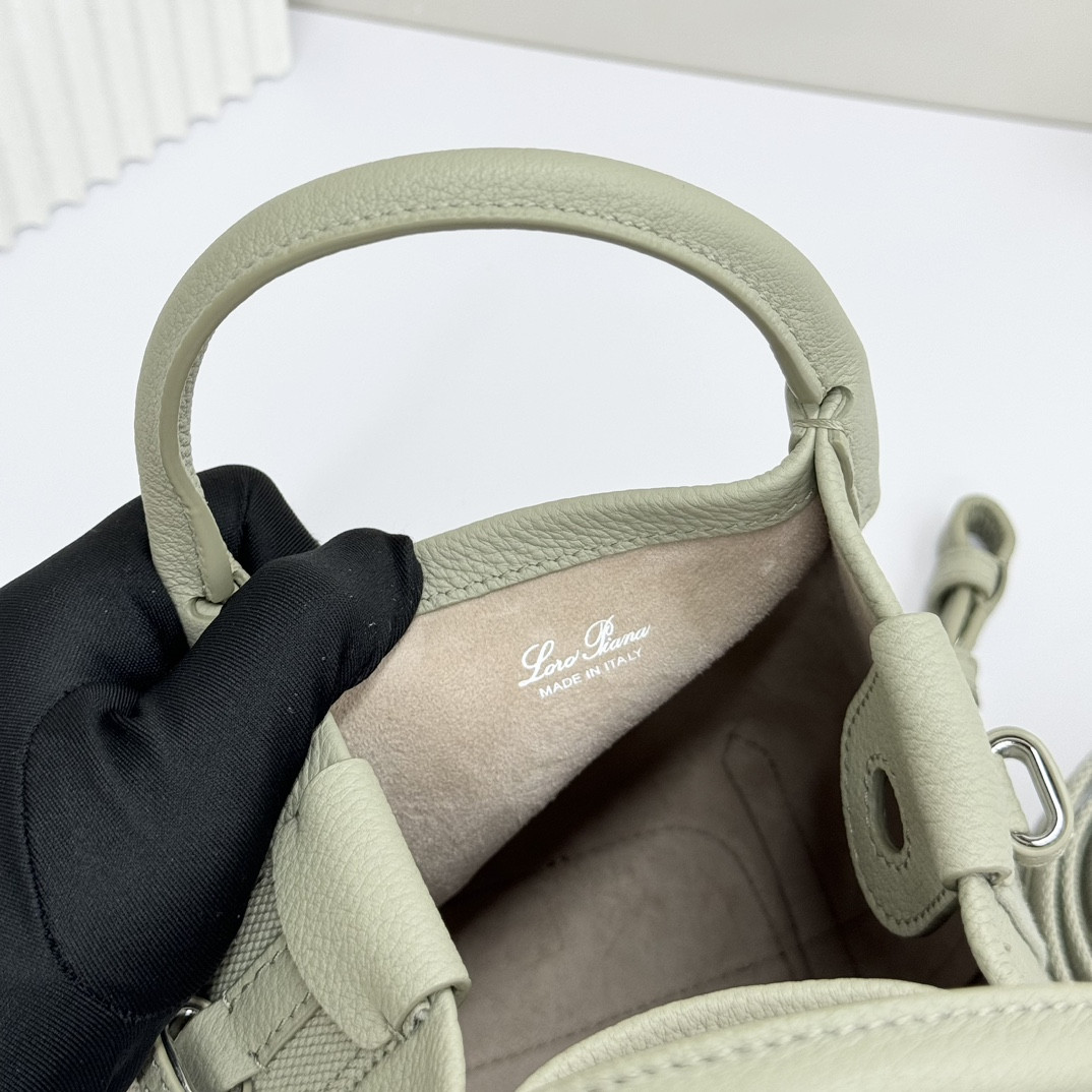 L**o p*ana micro bale bag grained calfskin 23 x 16 x 14 cm