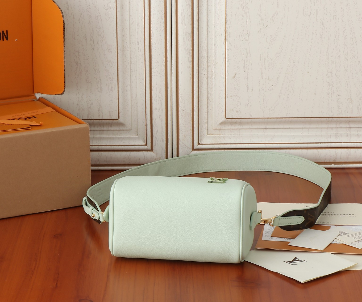 LV Speedy 18 M24605 18x12.5x11CM