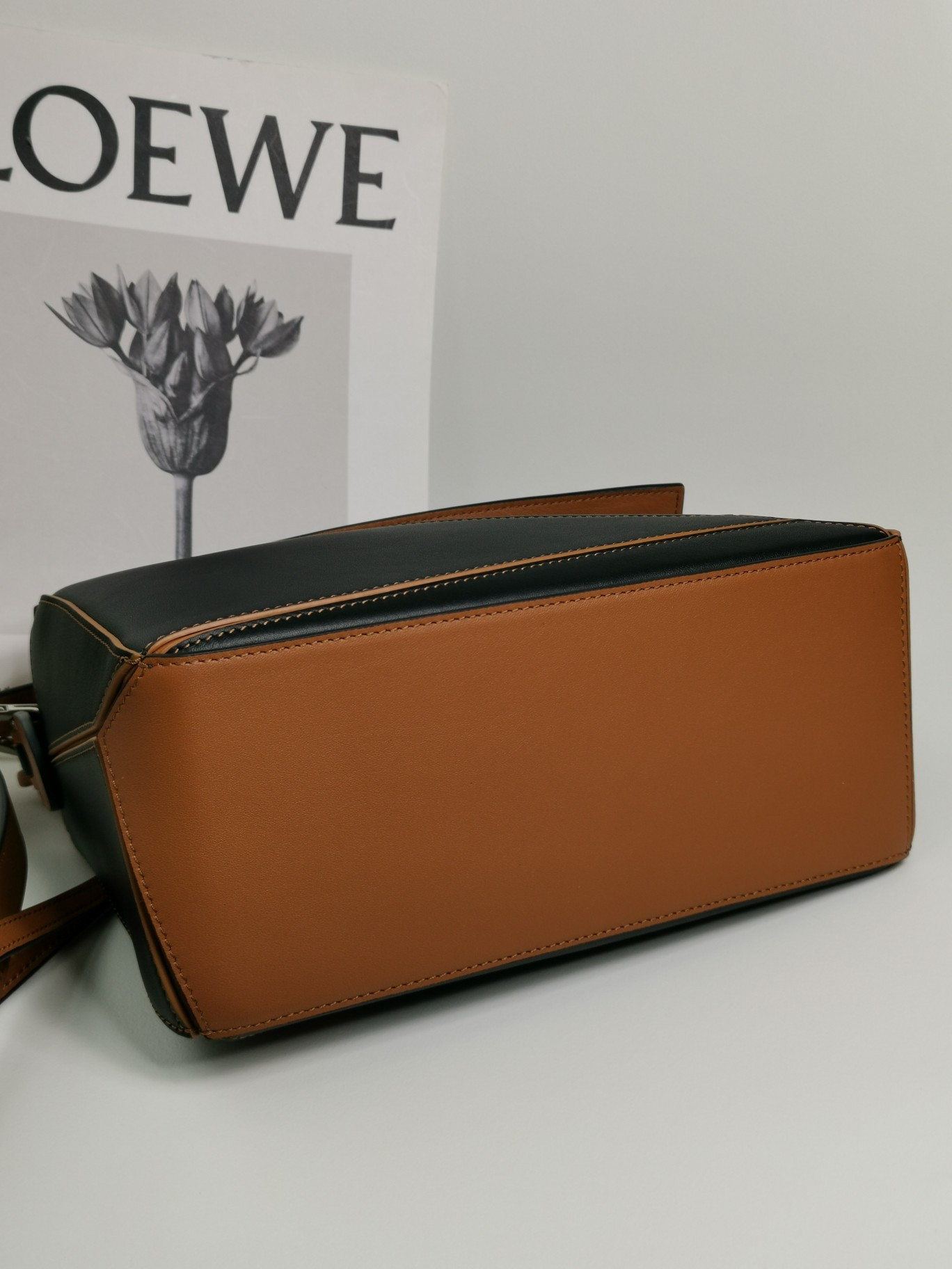 L0ew* small puzzle bag in classic calfskin 24x10.5x16.5cm