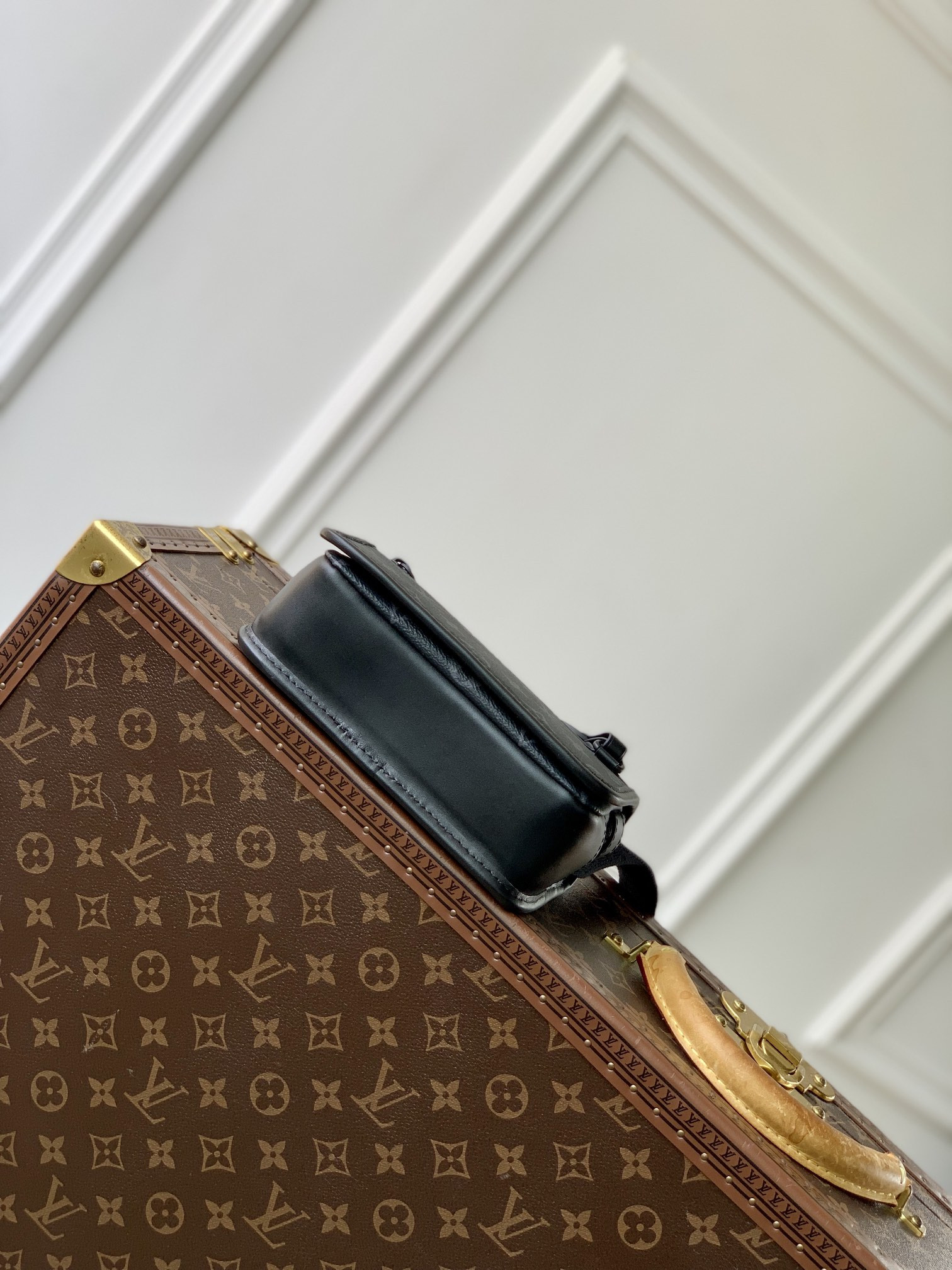 LV Bosphore Wearable Wallet M12599 12 x 7 x 19 cm