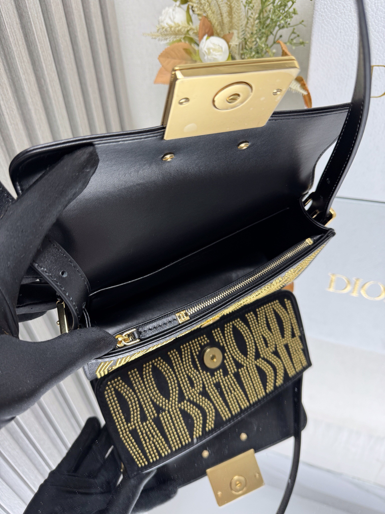 D*or miss D*or flap bag 22 x 11 x 6 cm