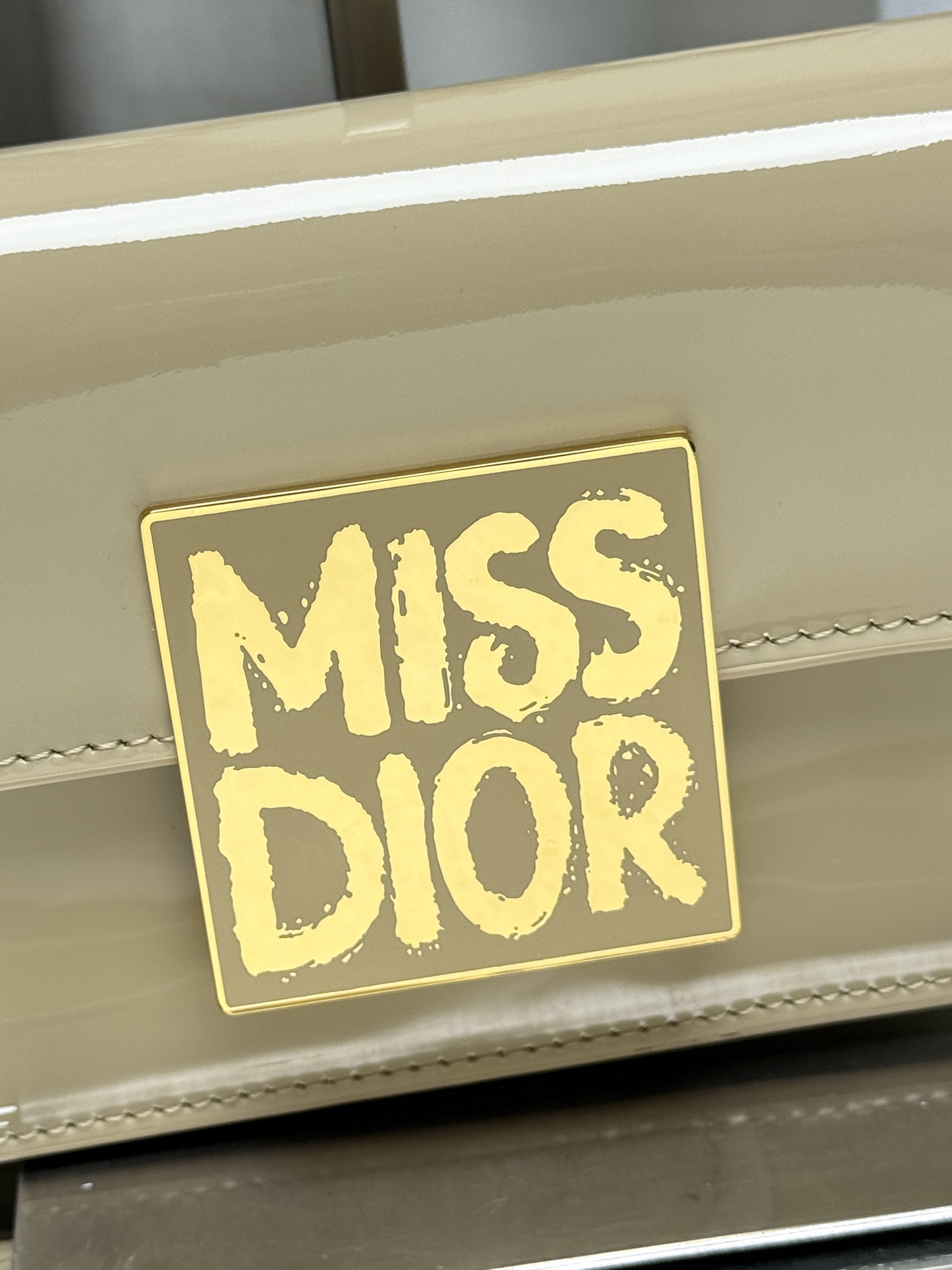 D*or miss D*or flap bag 22 x 11 x 6 cm(patent calfskin)