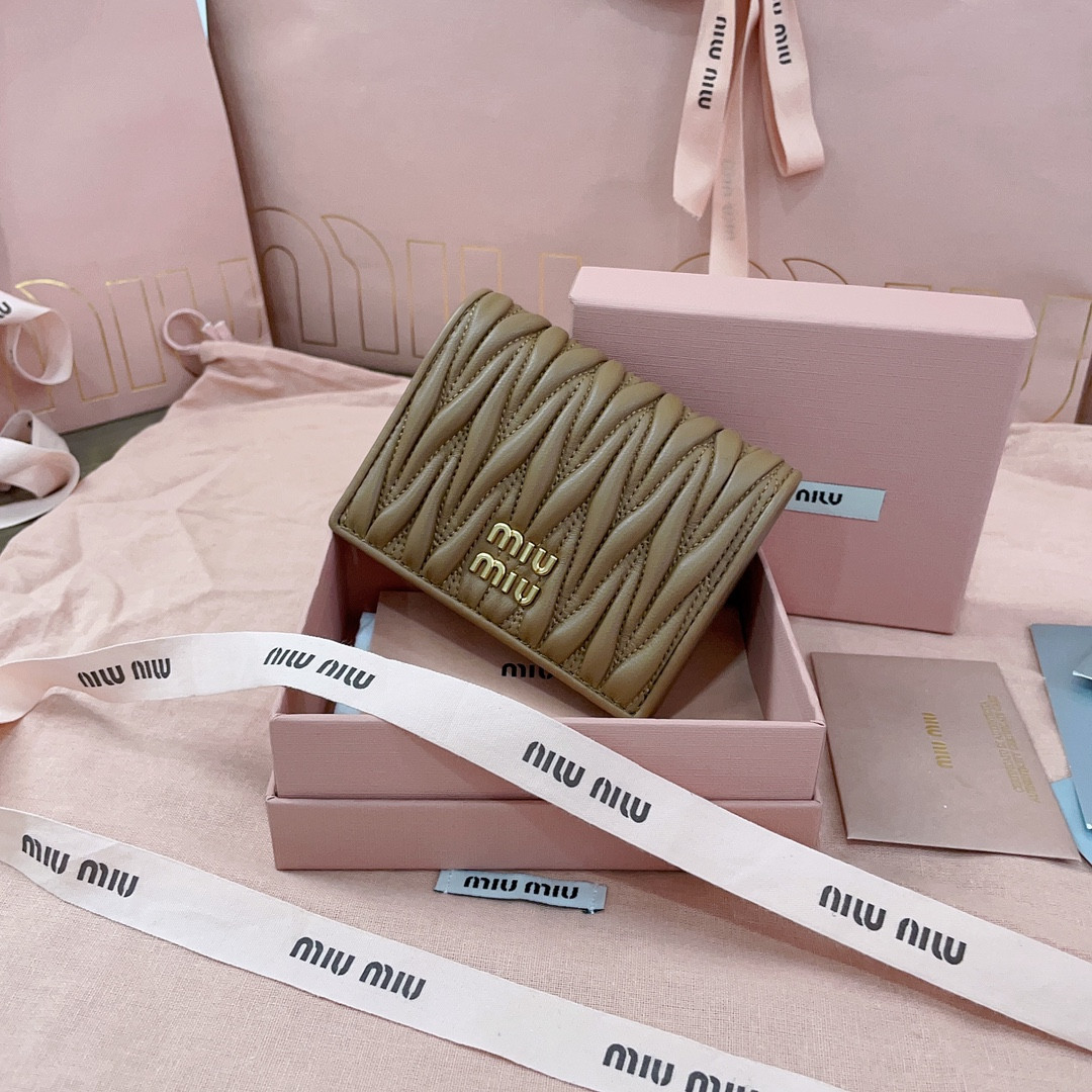 Miu Miu Small matelassé nappa leather wallet 11.2x8.5cm