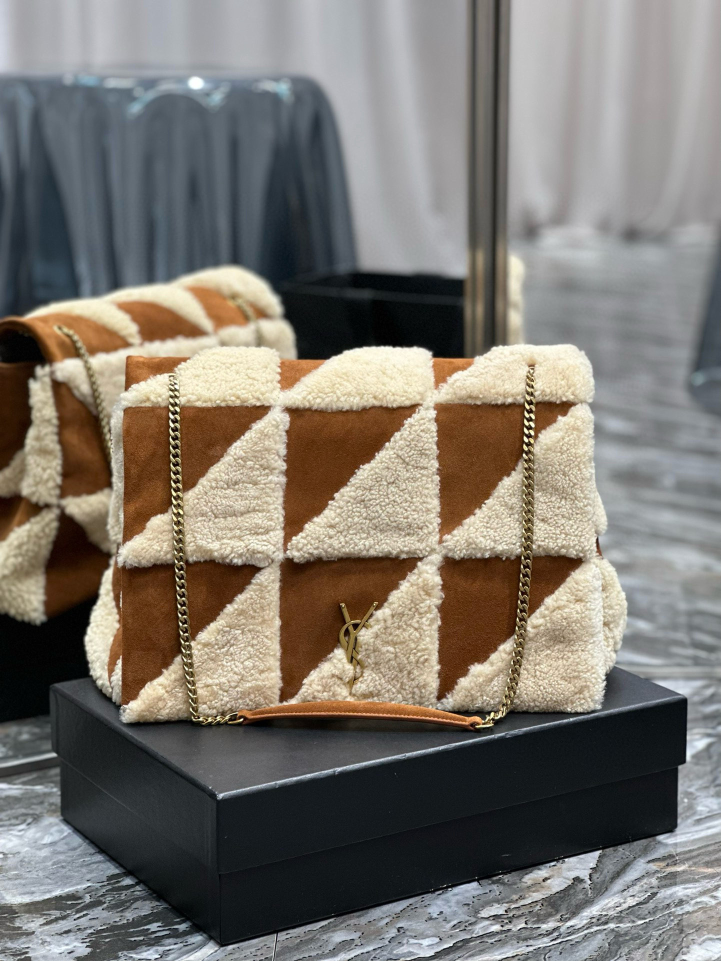 Y*L jamie large in suede and shearling 38×26×12cm