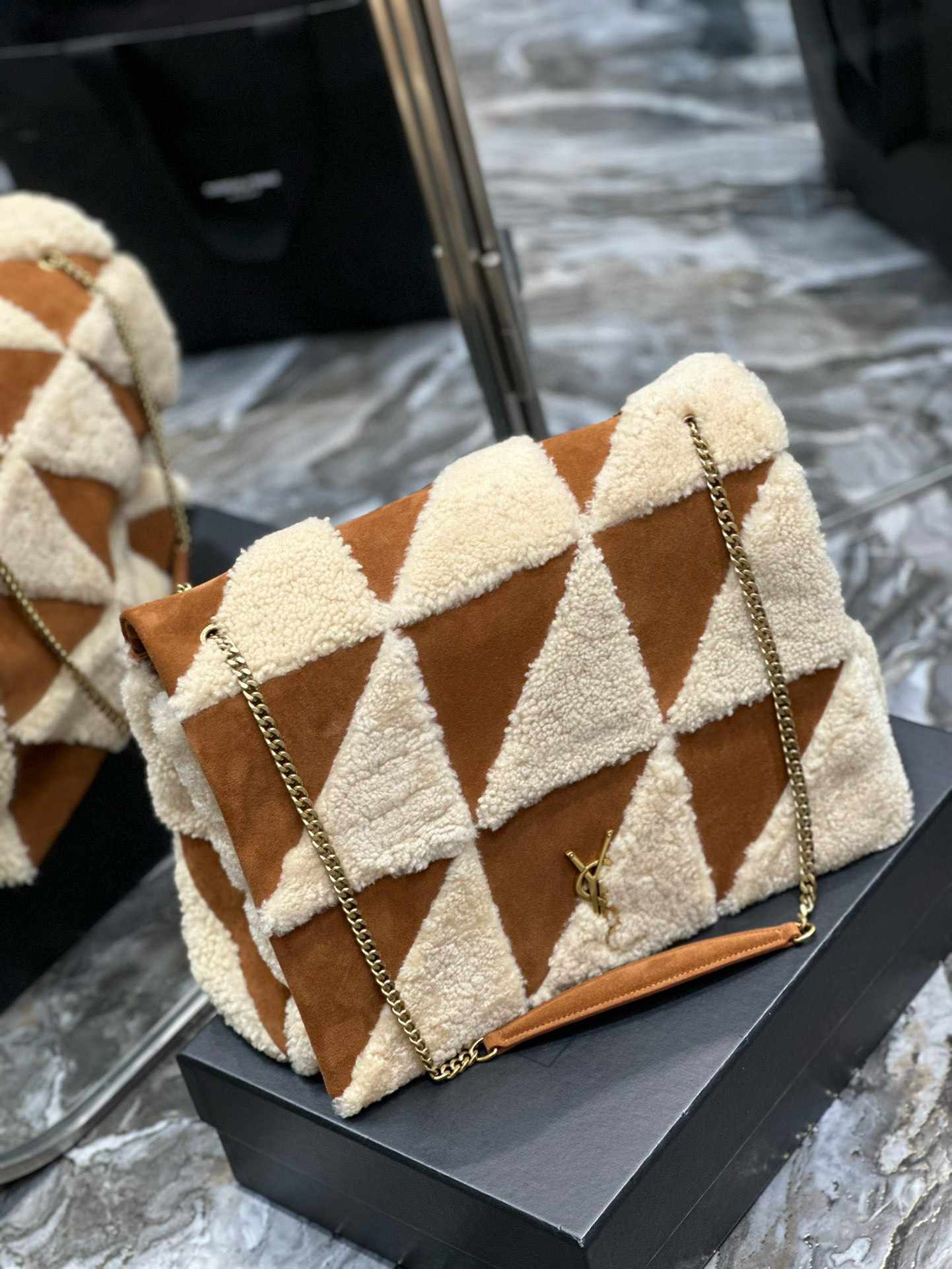 Y*L jamie large in suede and shearling 38×26×12cm