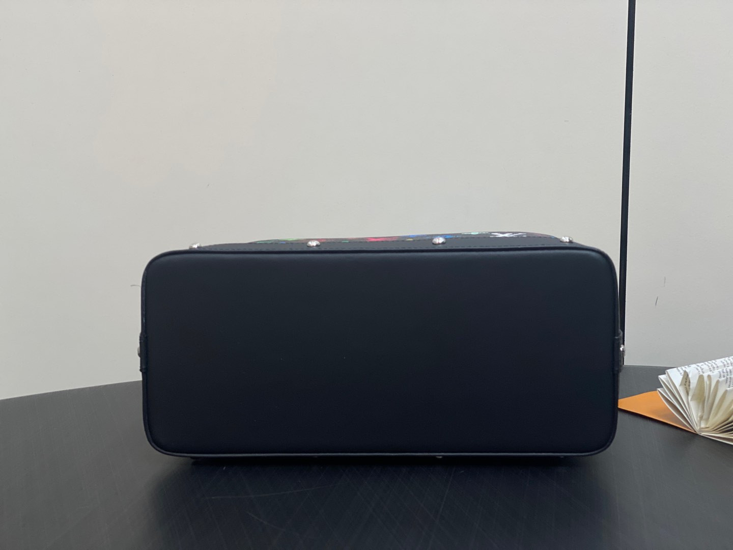 LV POCHETTE COSMÉTIQUE M13743 BLACK 27x18x9cm