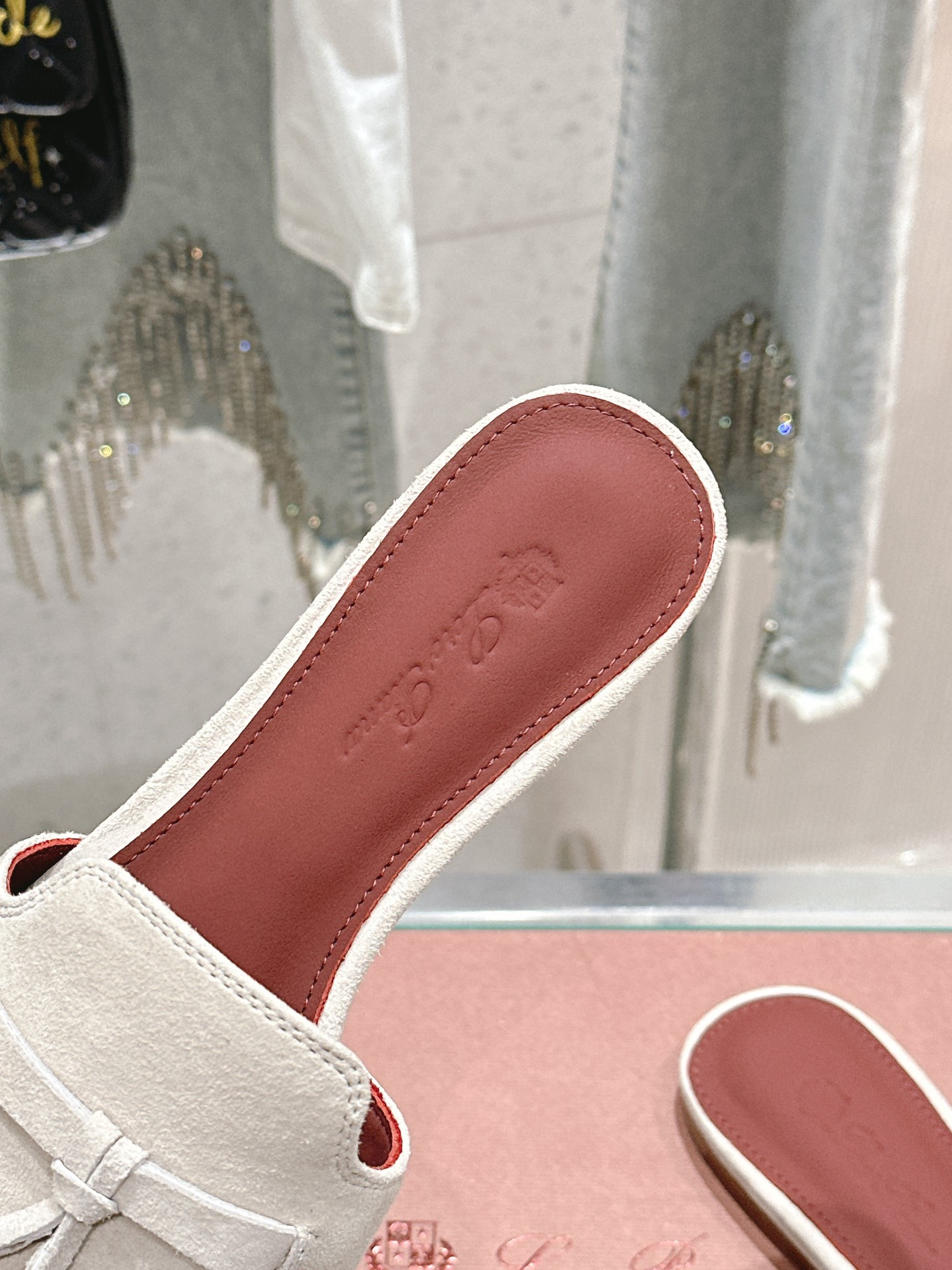 ua L**o p*ana summer charms sandal