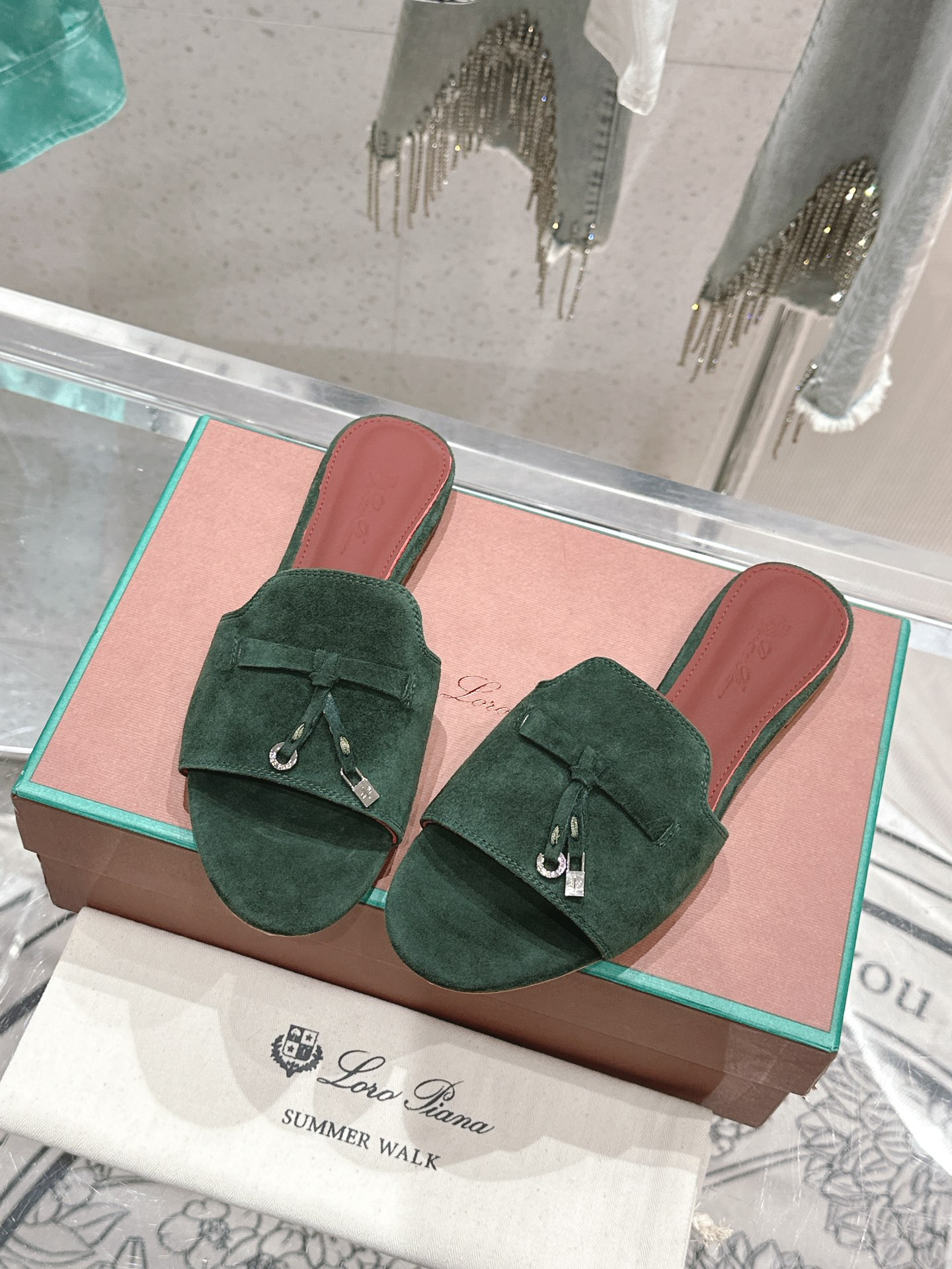 ua L**o p*ana summer charms sandal