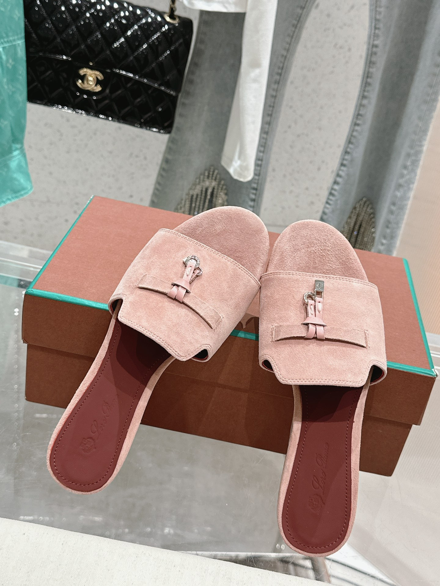 ua L**o p*ana summer charms sandal