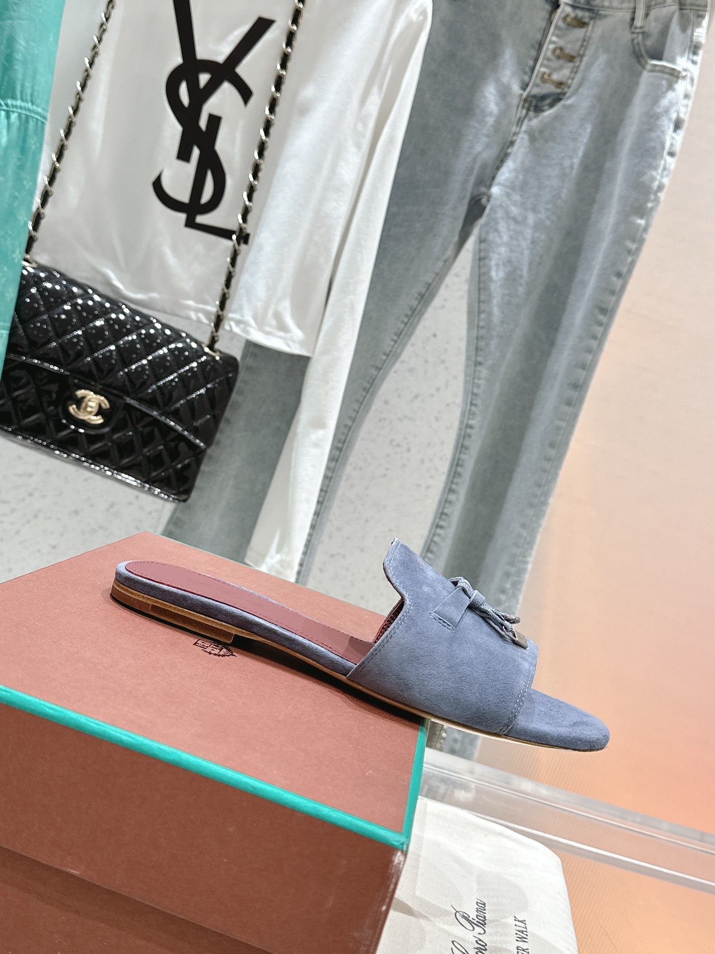 ua L**o p*ana summer charms sandal