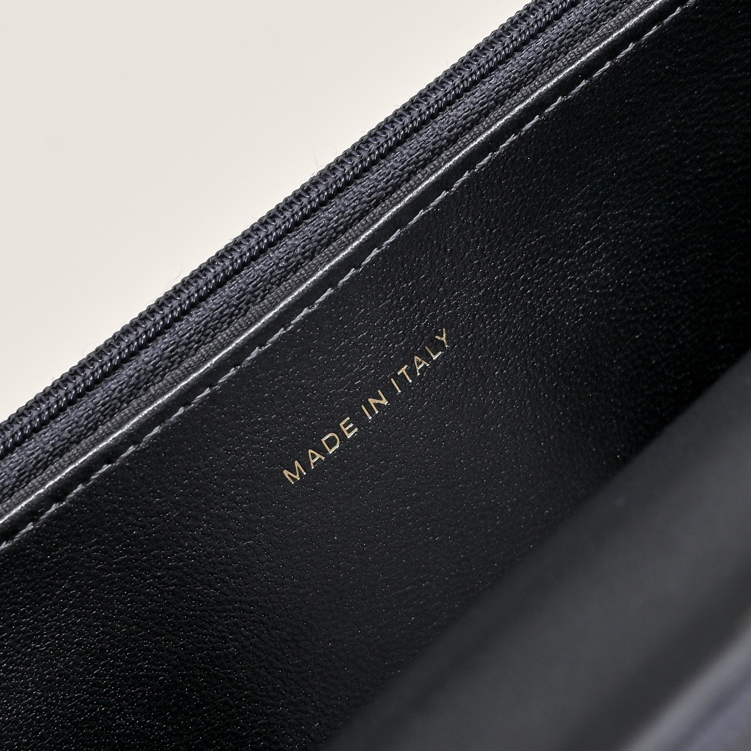 Ch*el spring-summer 2025 pre collection wallet on  black ap4537 19.5 × 13 × 3.5 cm