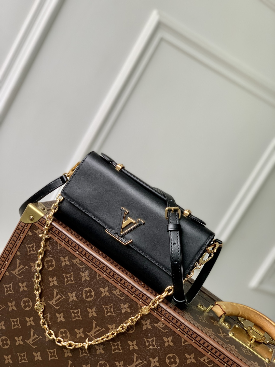 LV Wallet on Chain Capucines M12143 23 x 12 x 4 cm