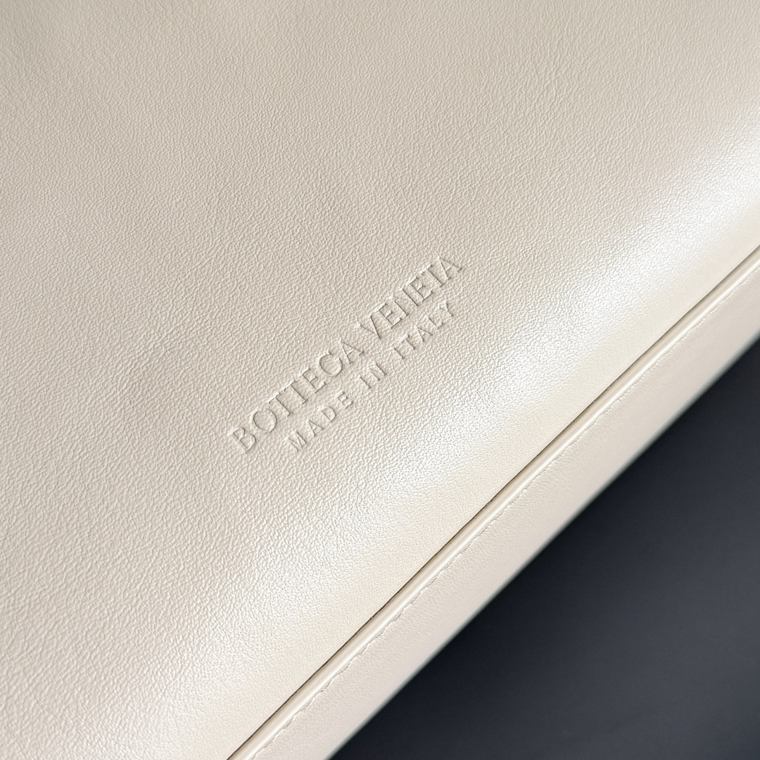 bo*te*ga Ve*ne*ta medium ciao ciao 34x26x15cm