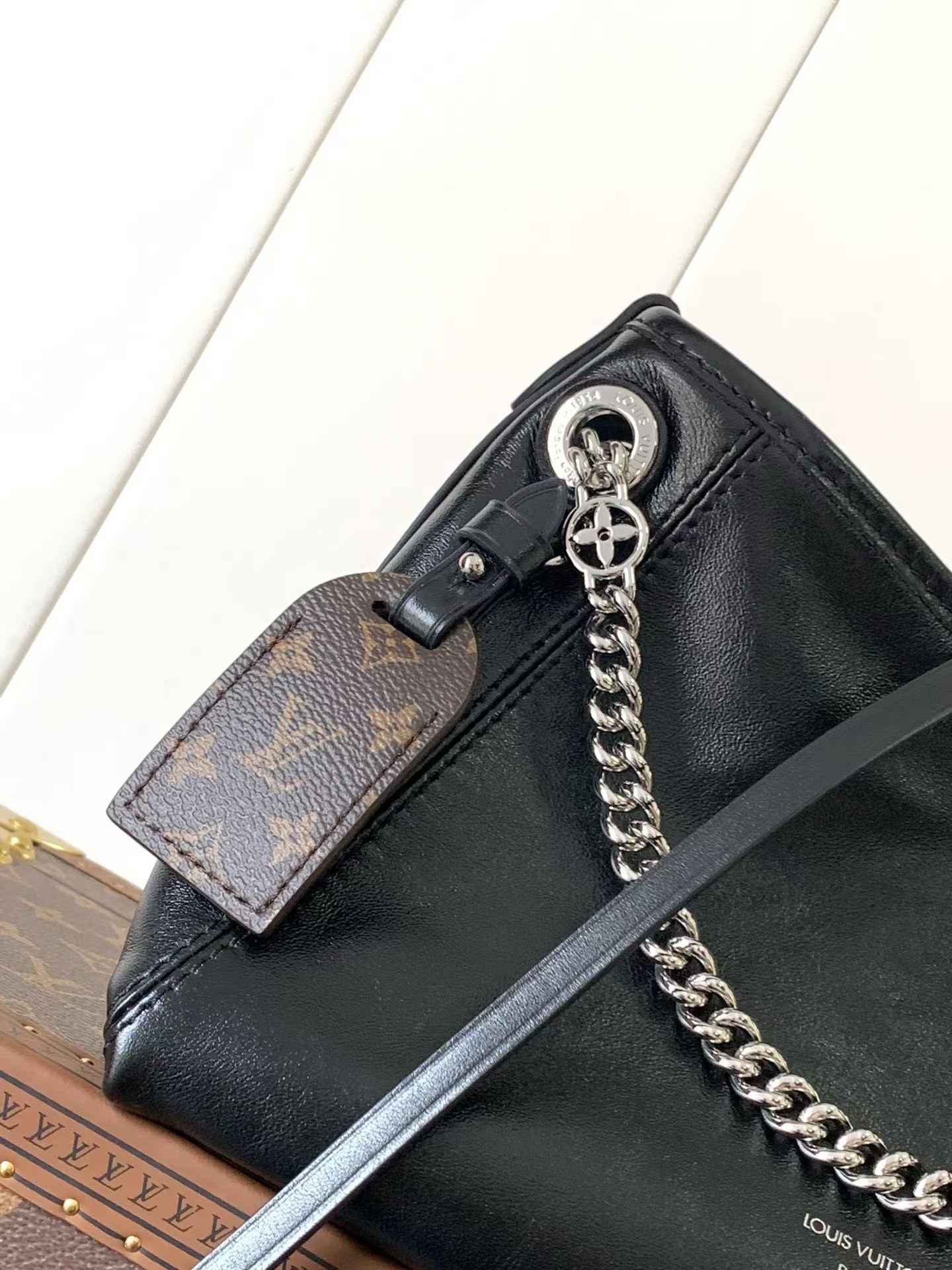 LV Carryall Vibe BB M12888 26 x 17 x 10 cm