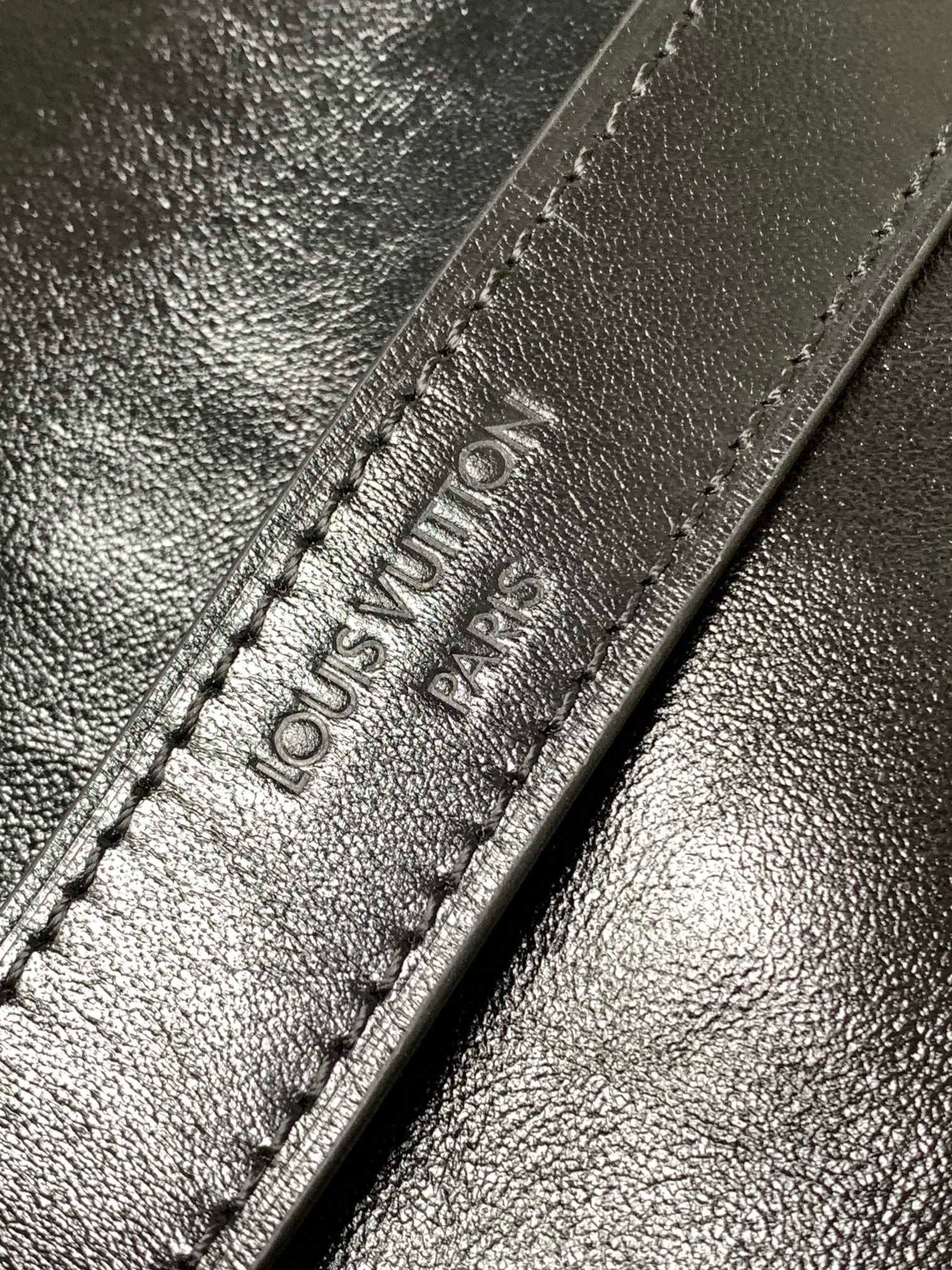 LV Carryall Vibe BB M12888 26 x 17 x 10 cm