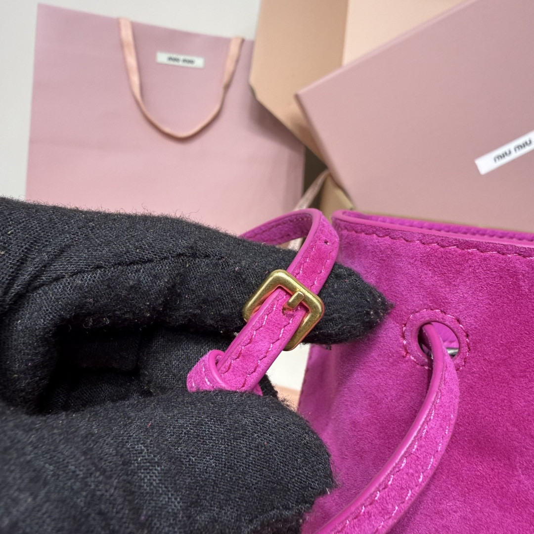 Miu Miu Suede pouch 17x14x6cm