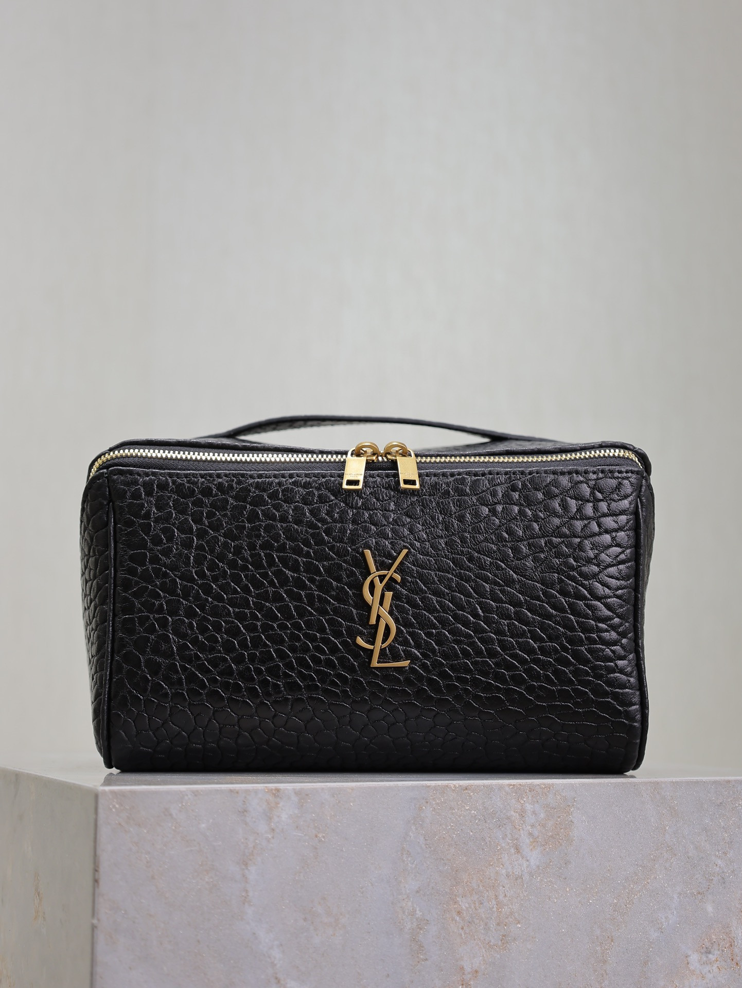 Y*L gaby vanity case in grained leather 21x13x13cm