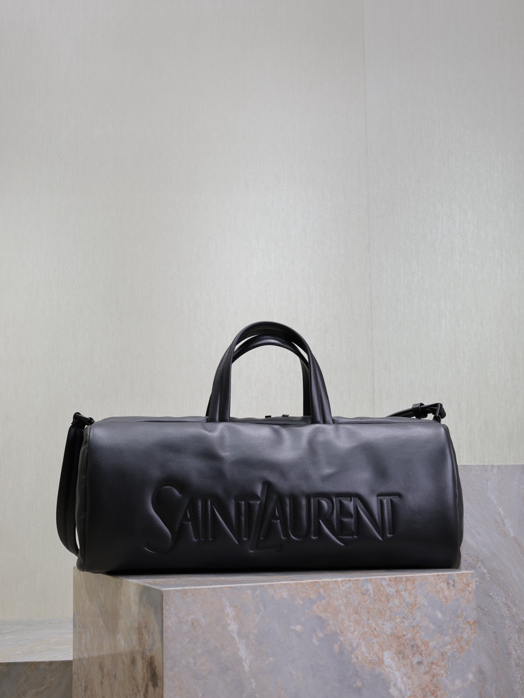 y*l Sa**t Lau*nt duffle in lambskin 53x24x22cm