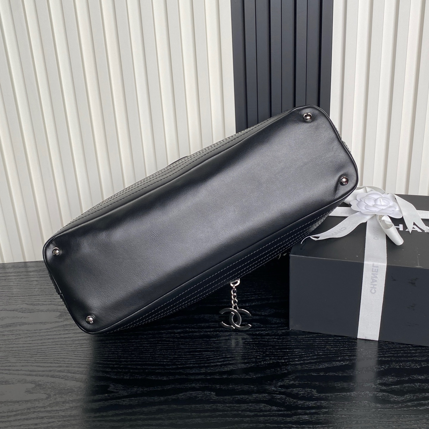 Ch*el vintage graffiti tote airport bag 36x24x12cm