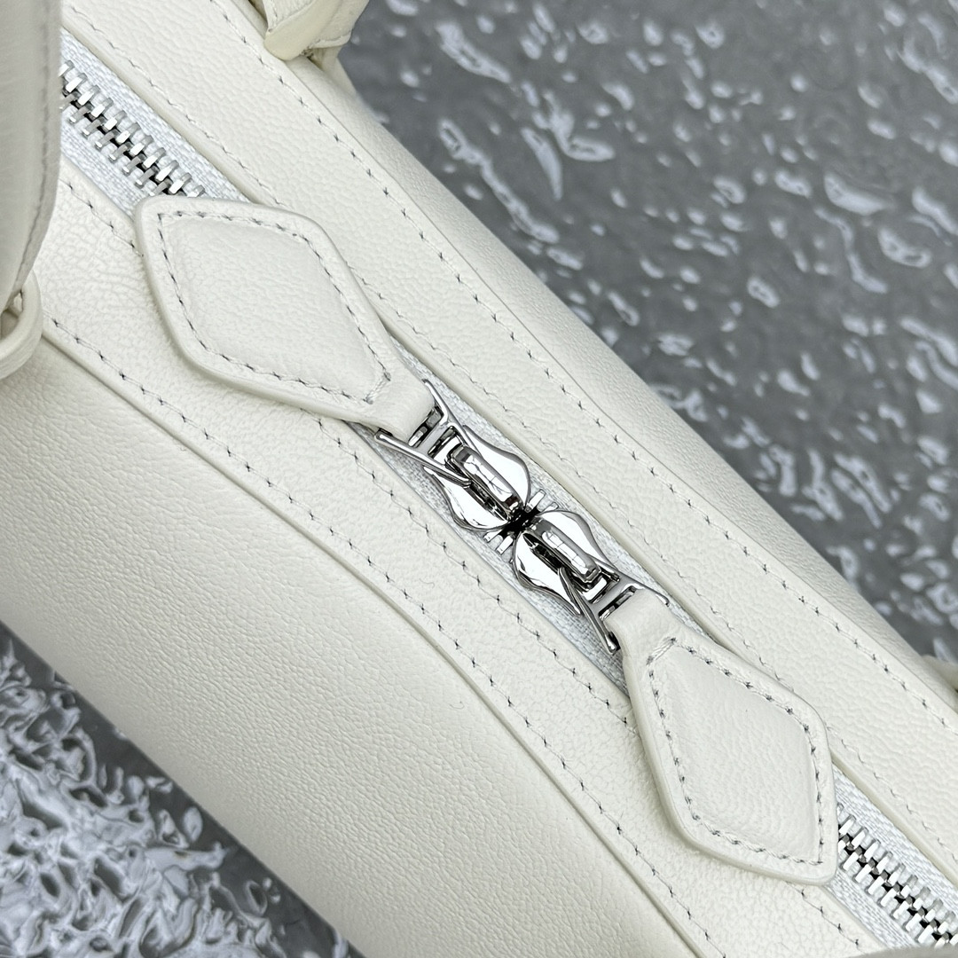 ALAÏA LE TECKEL SMALL BAG 27x9x8cm