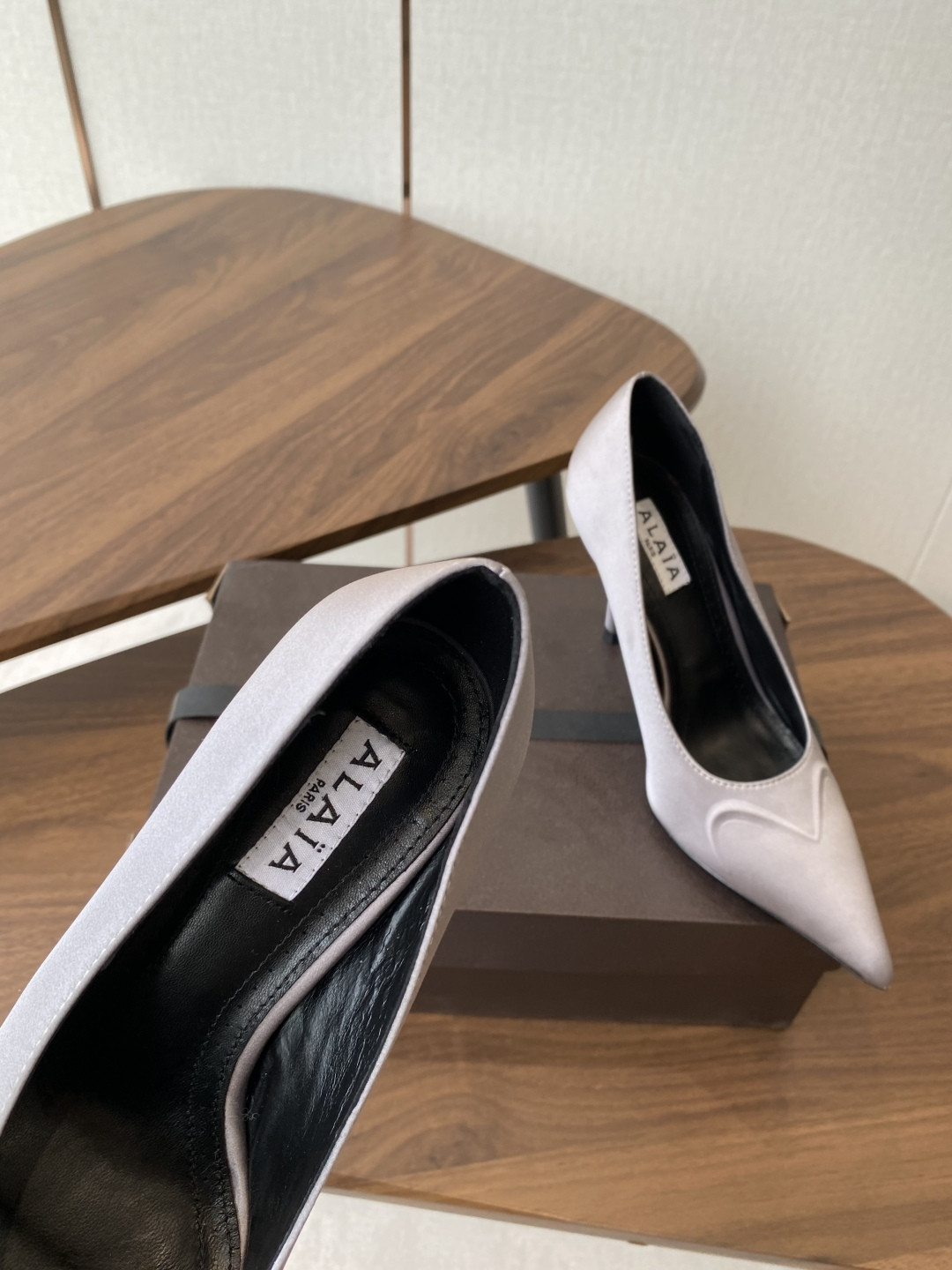 UA Alaia Pointy-Toe Pumps 9cm Heel(Customized Size 7-10 days production time)