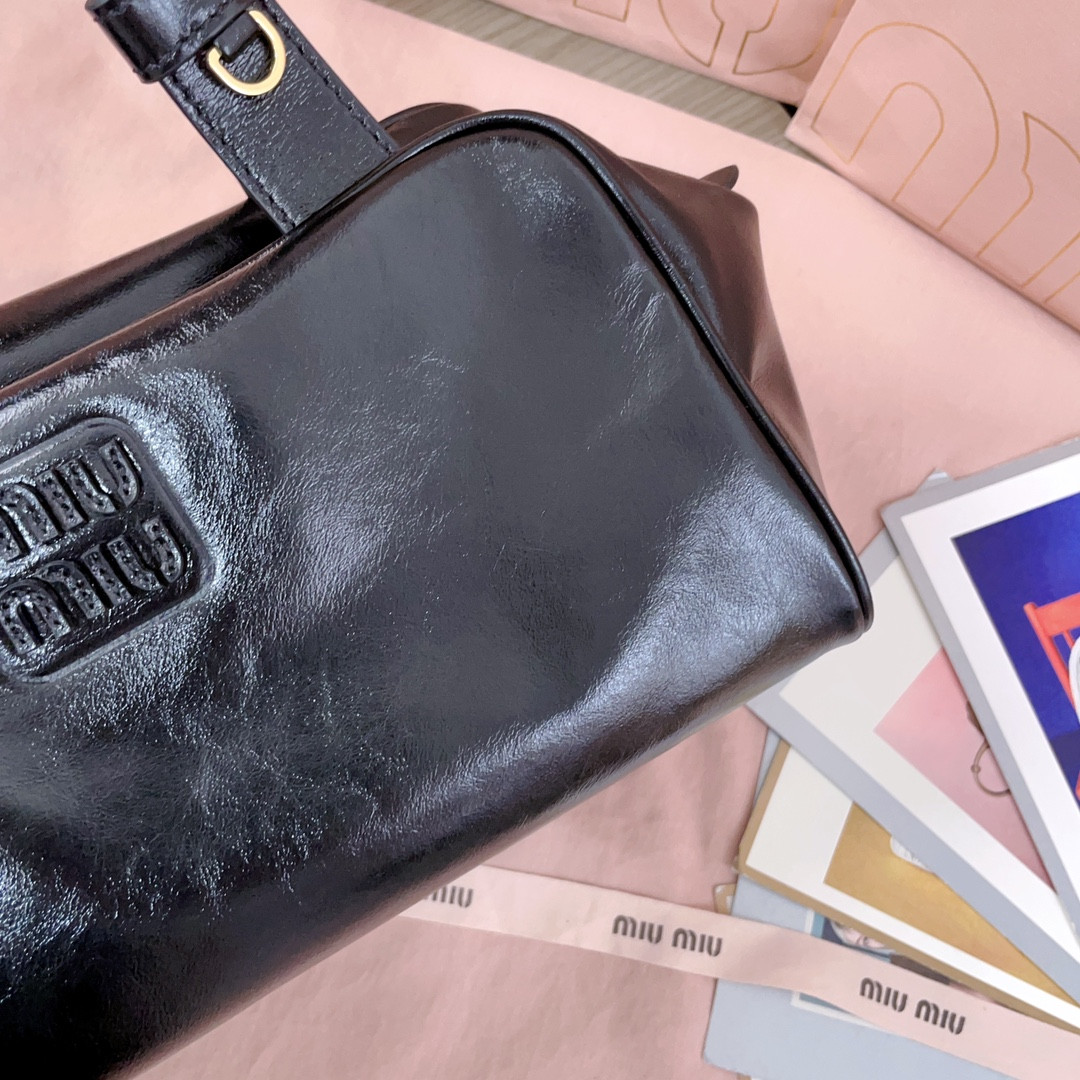 Miu Miu Leather top-handle bag 15x28x13cm