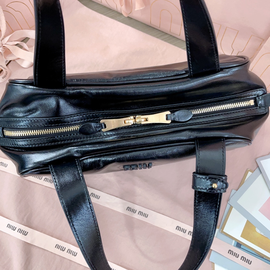 Miu Miu Leather top-handle bag 15x28x13cm