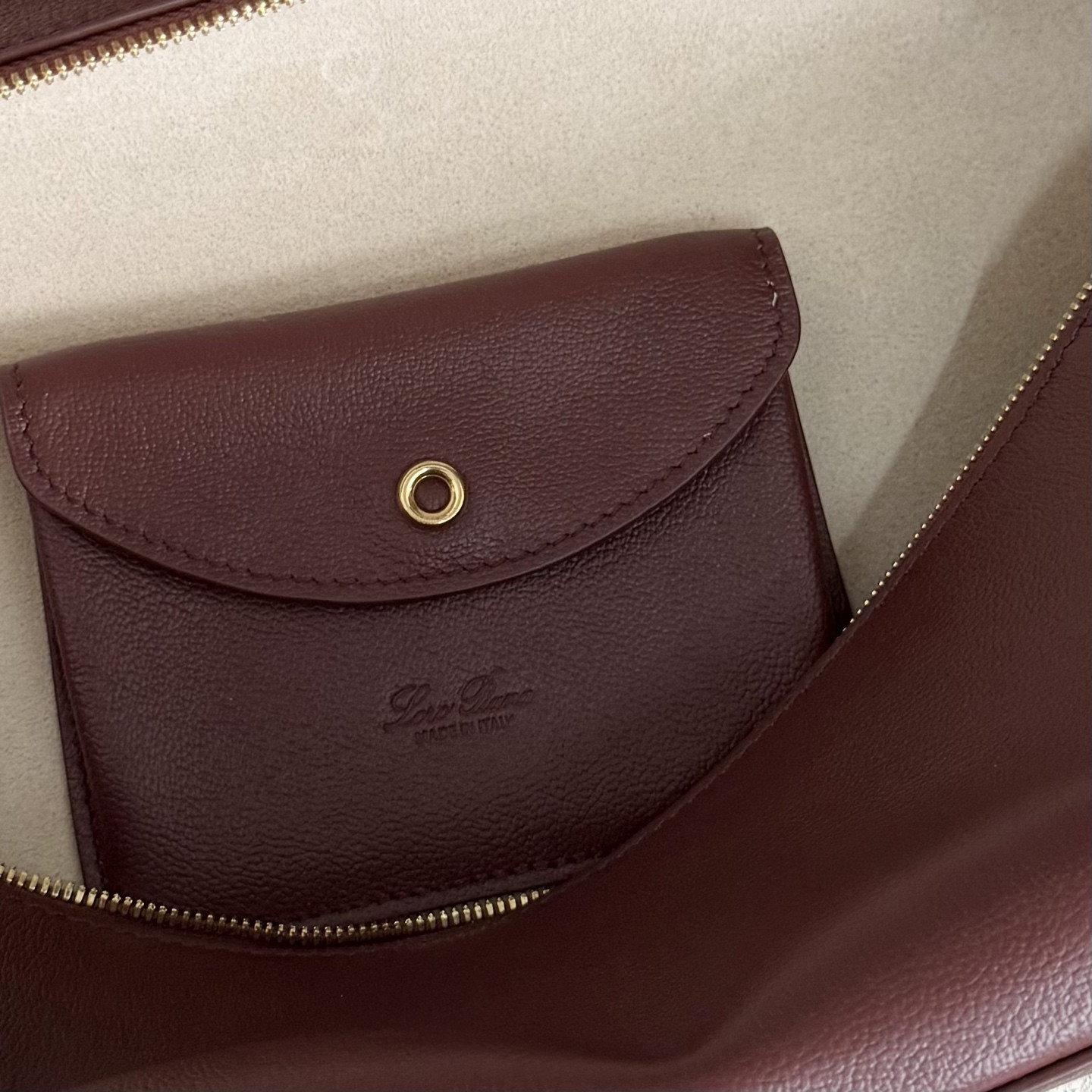 L**o p*ana extra pocket l27 calfskin 16x27x10cm