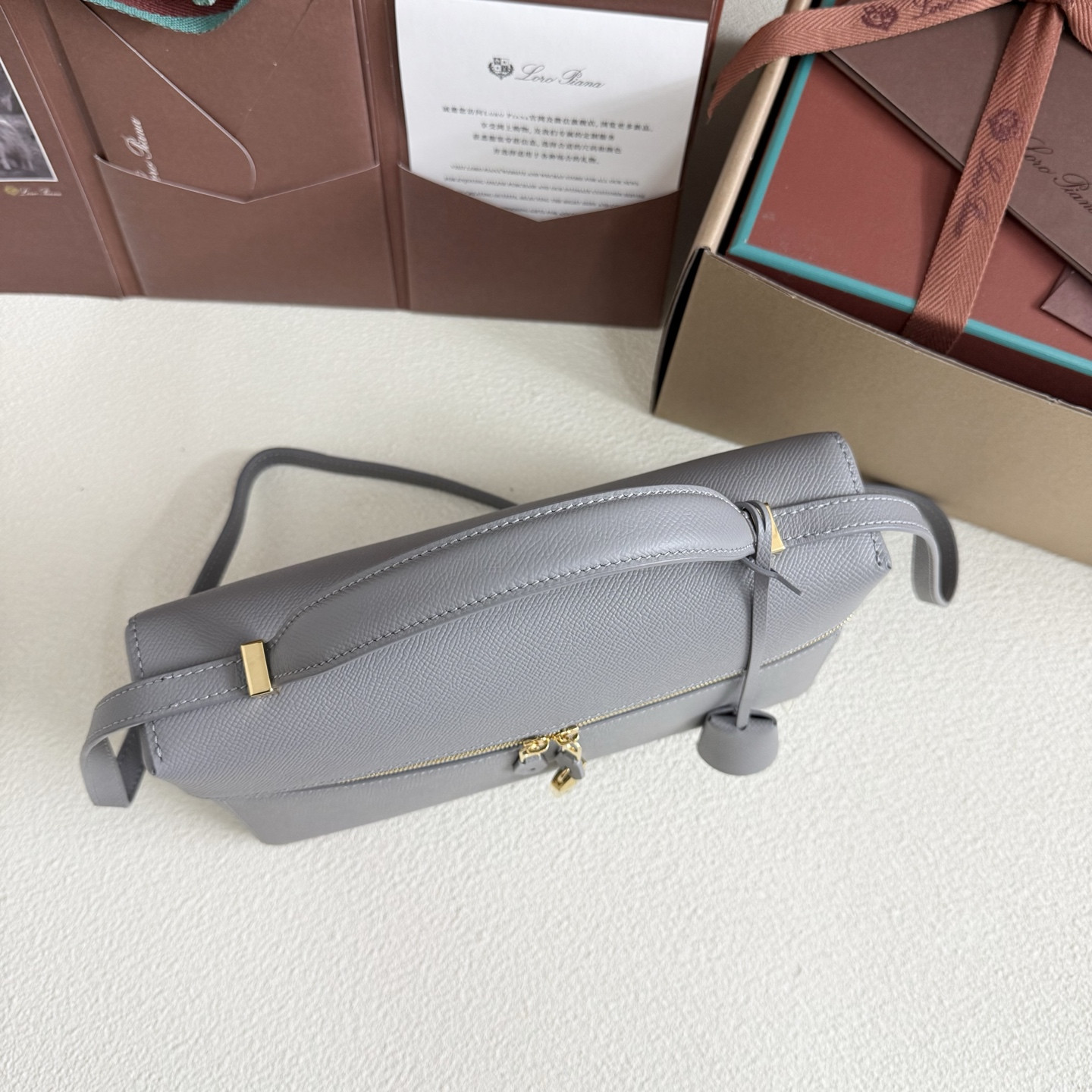 L**o p*ana extra pocket l27 calfskin 16x27x10cm