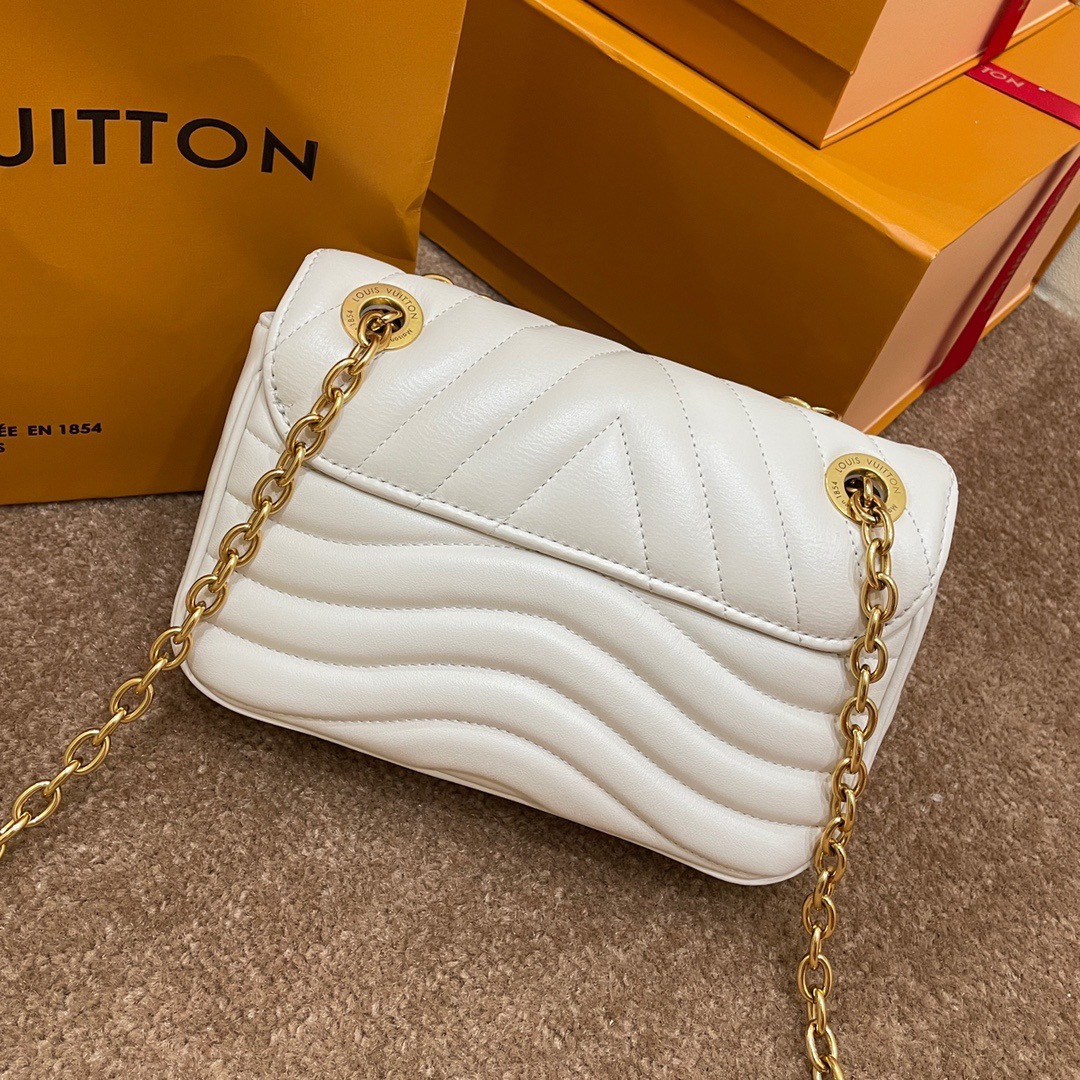 LV NEW WAVE CHAIN BAG PM M20685